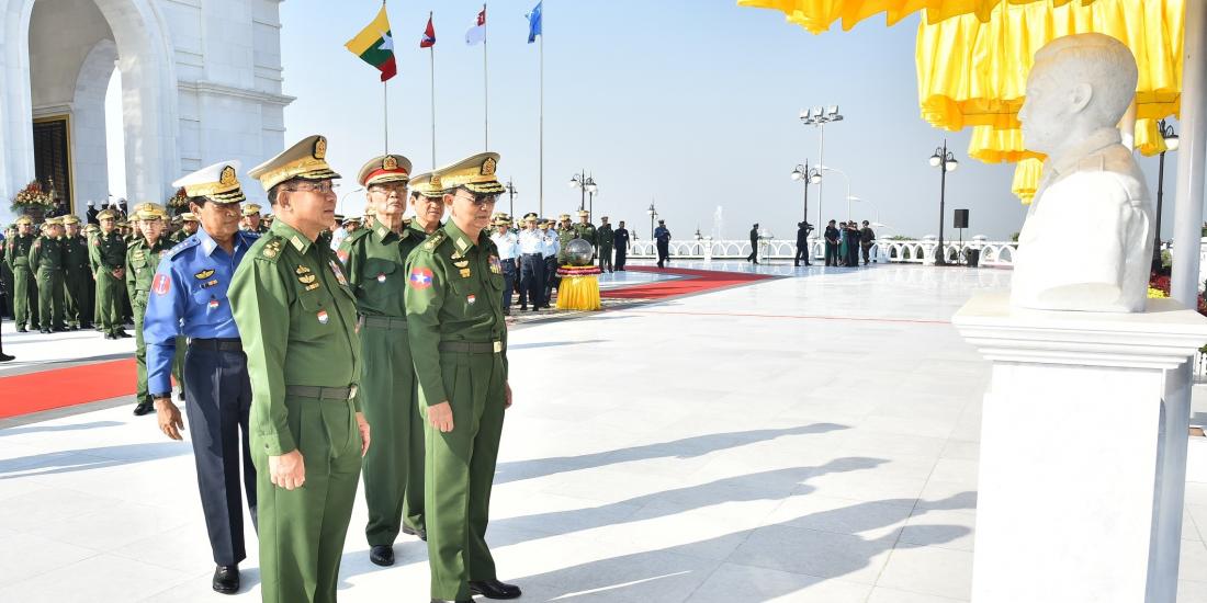 ေအာင္ဆန္းသူရိယဘြဲ႔ရ ၆ ဦး၏ ႐ုပ္တုဖြင့္ပြဲ ဗိုလ္ခ်ဳပ္ႀကီးေဟာင္း သိန္းစိန္တက္ေရာက္