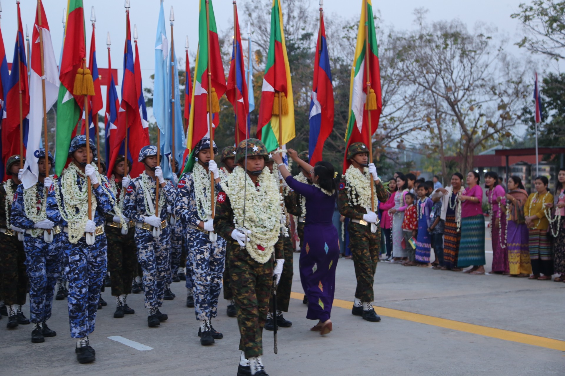 တိုင္းရင္းသားလက္နက္ကိုုင္မ်ား အန္စီေအ လက္မွတ္ထိုးရန္ တပ္မေတာ္တိုက္တြန္း