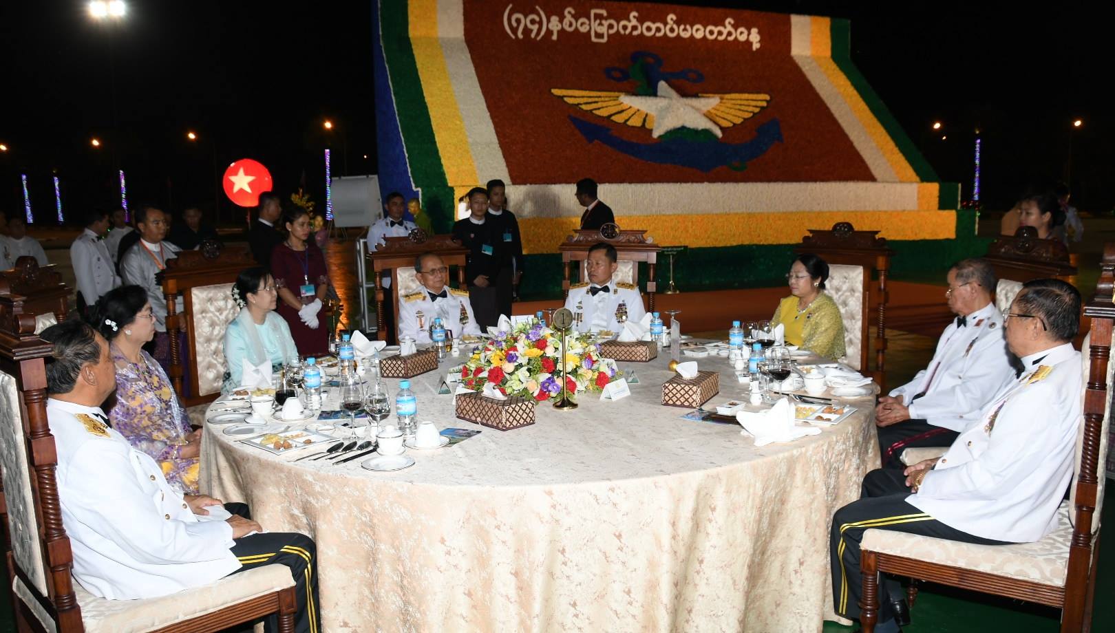 တပ္မေတာ္ေန႔ ဂုဏ္ျပဳညစာစားပြဲ ဗိုလ္ခ်ဳပ္မႉးႀကီး မတက္ေရာက္ႏိုင္ (ဓာတ္ပံု)