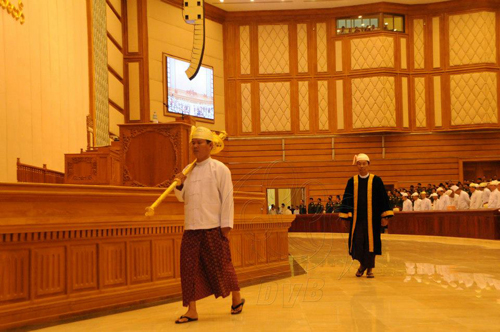 တည္ျငိမ္မႈ႐ွိမွ ဒီမုိကေရစီေဖာ္ေဆာင္နုိင္မည္ဟု လြွႊတ္ေတာ္ဥကၠ႒ေျပာ