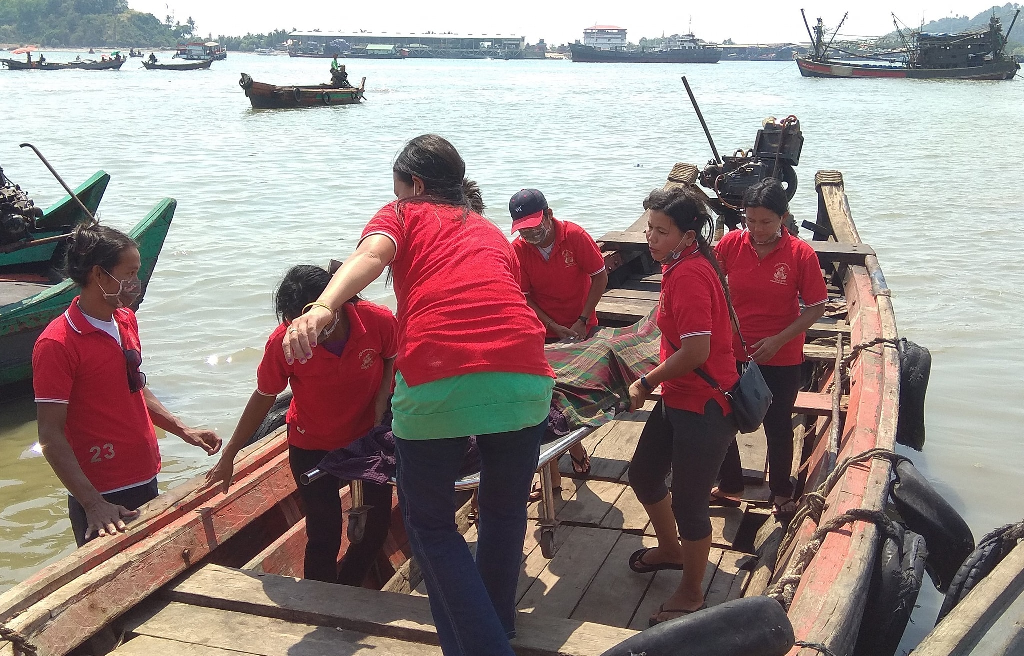 ကၽြန္းစုေရျပင္၌ ကင္းမြန္မီးထြန္းေလွလုပ္သား ၁ဦး ဓာတ္လိုက္ေသဆံုး
