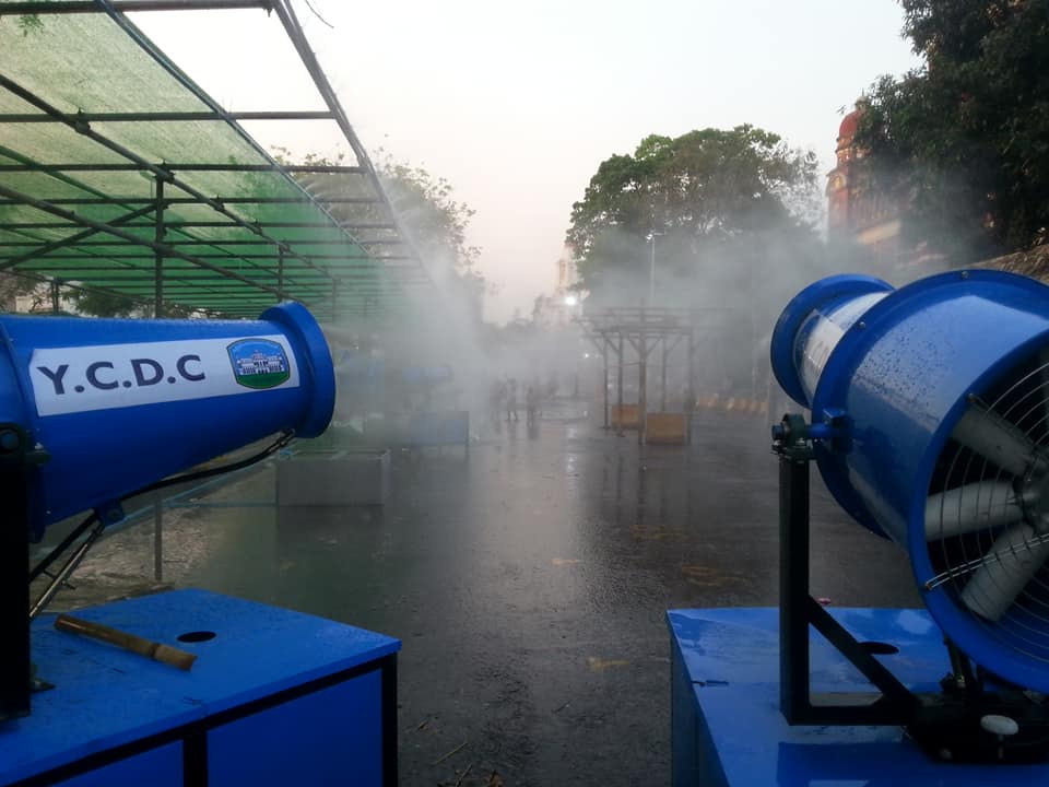 မဟာဗႏၶဳလပန္းၿခံလမ္း လမ္းေလွ်ာက္သႀကၤန္၌ အသံုးျပဳမည့္ ေရအေျမာက္စမ္းသပ္ (ဓာတ္ပံု)