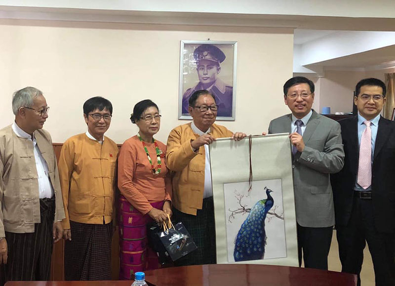 တာဝန္ၿပီးဆံုးေတာ့မည့္ တ႐ုတ္သံအမတ္က အဖြဲ႔ခ်ဳပ္ေခါင္းေဆာင္မ်ားကို သြားေရာက္ႏႈတ္ဆက္