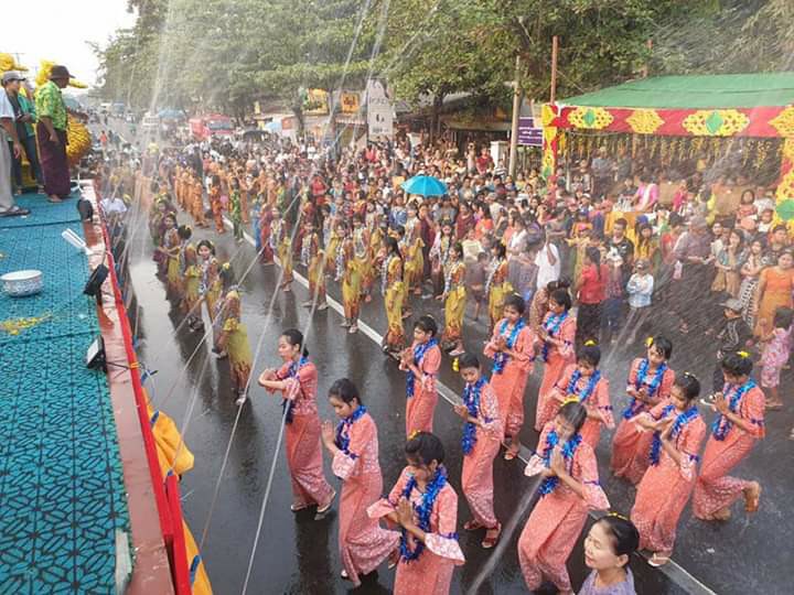 ျဖဴးၿမဳိ႕သႀကၤန္အက်ေန႔ " ၿငိမ္းခ်မ္းျခင္းႏွစ္သစ္ "မ႑ပ္ျမင္ကြင္း (ဓာတ္ပံု)