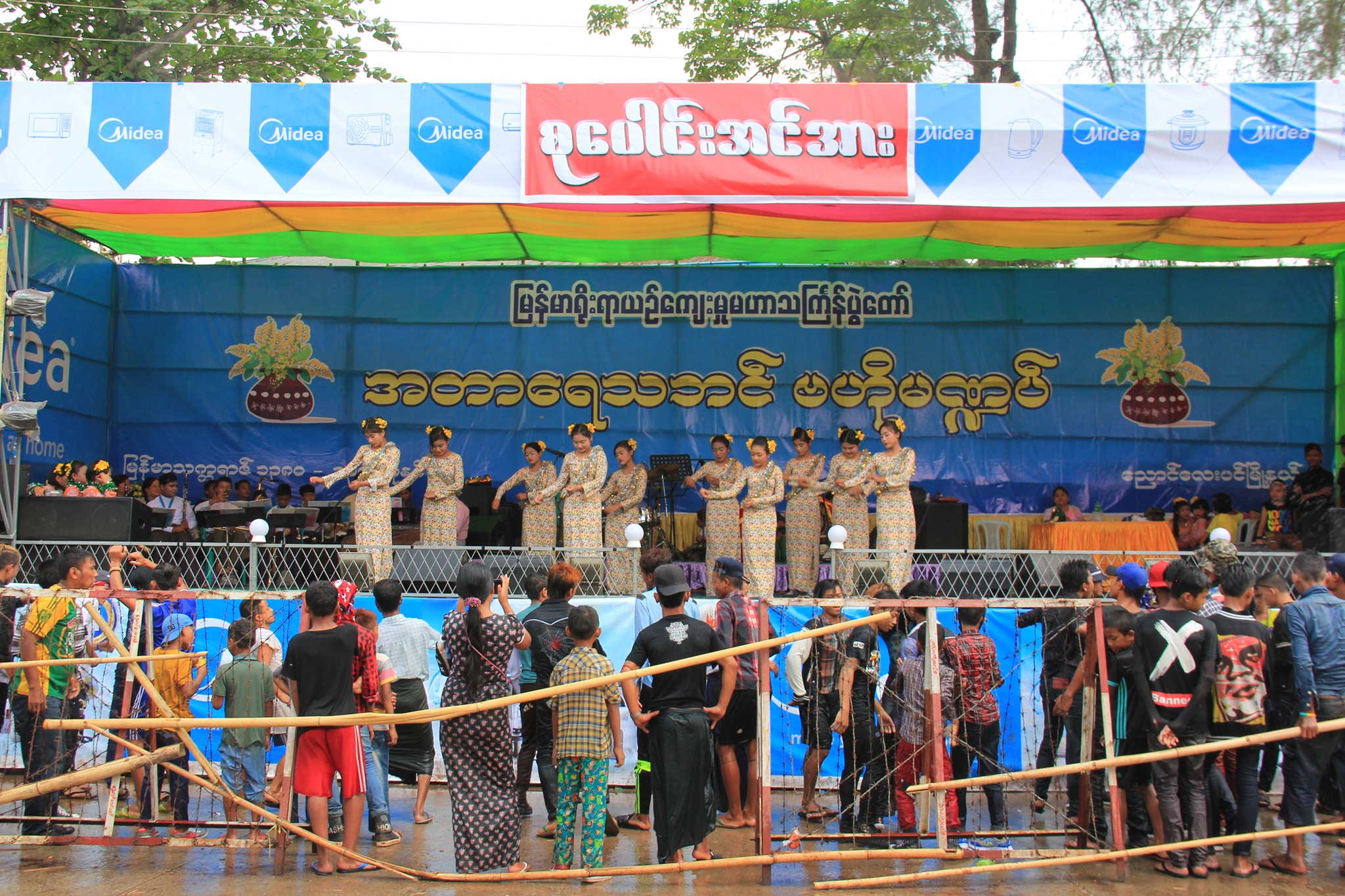 မဟာသၾကၤန္အတက္ေန႔ ေညာင္ေလးပင္ ဗဟိုမ႑ပ္ (ဓာတ္ပံု)