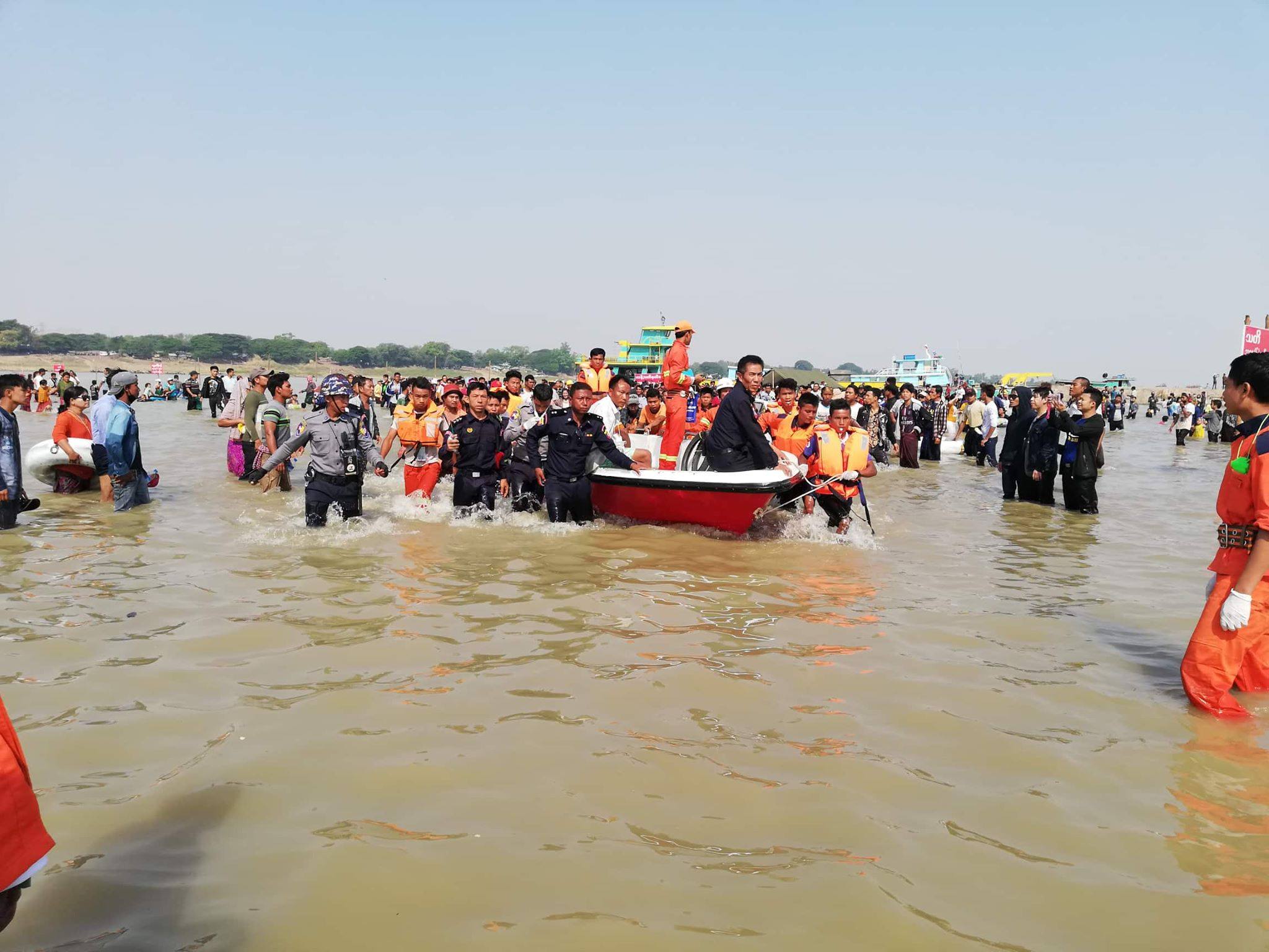 ခ်င္းတြင္းသႀကၤန္သြားသည့္ စက္ေလွနစ္ျမဳပ္ အေလာင္းတခ်ဳိ႕ ဆယ္ယူရရွိ