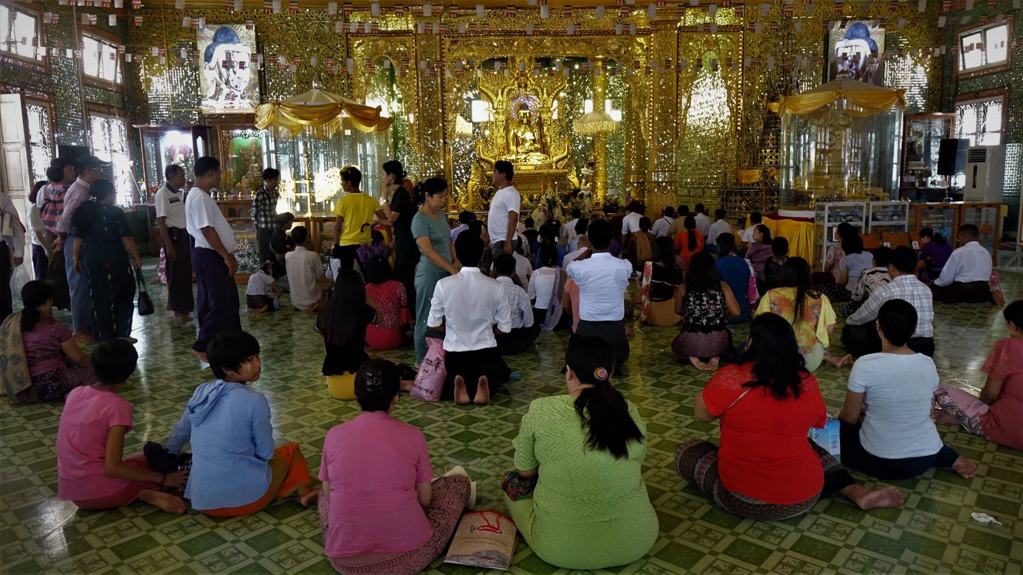 ႏွစ္ဆန္း ၁ ရက္ေန႔ ဗိုလ္တေထာင္ဘုရားတြင္ ဘုရားဖူးမ်ားျဖင့္ စည္ကားေန (ဓာတ္ပံု)