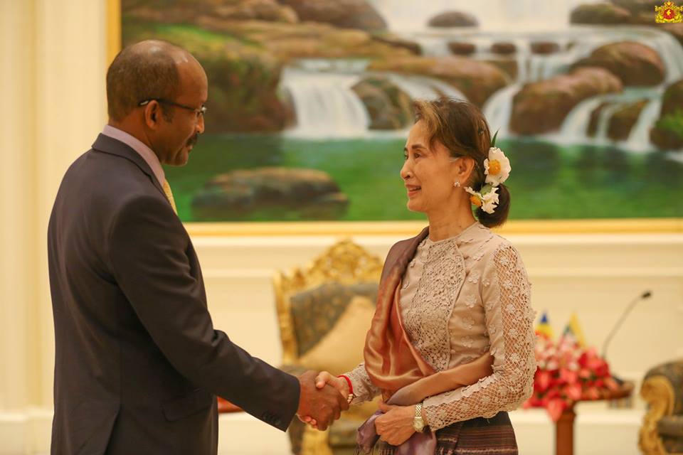 ေဒၚေအာင္ဆန္းစုၾကည္ ေဆးရွဲလ္ဒုသမၼတႏွင့္ေတြ႔ဆုံ (ဓာတ္ပုံ)