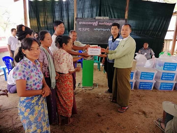 မေကြးတိုင္းအတြင္း ေလ​ေဘးသင့္ရြာမ်ားကို က်ပ္​သိန္​း ၃၅၀ ေက်ာ္​ ေထာက္​ပံ့​ေငြ​ေပးအပ္​