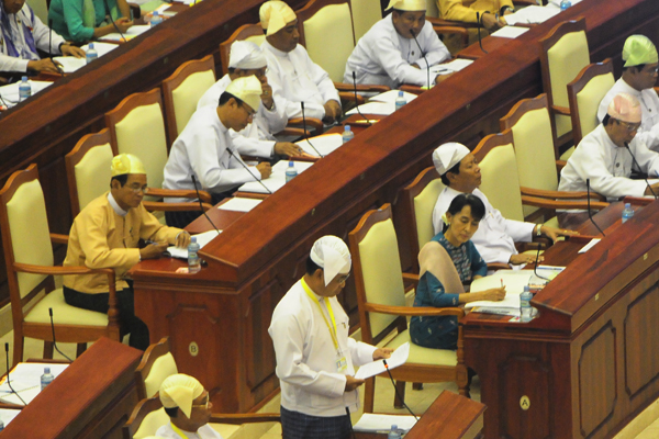 ရခုိင္ပဋိပကၡနွင့္ ပတ္သက္သည့္ အေရးၾကီးအဆို လြွႊတ္ေတာ္က မွတ္တမ္းတင္