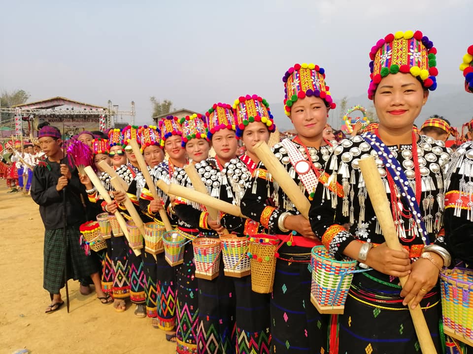 မံုးေပၚေဒသတြင္ ကခ်င္လူမ်ဳိးမ်ား ေပါင္းစည္းျခင္း မေနာပြဲေတာ္က်င္းပ