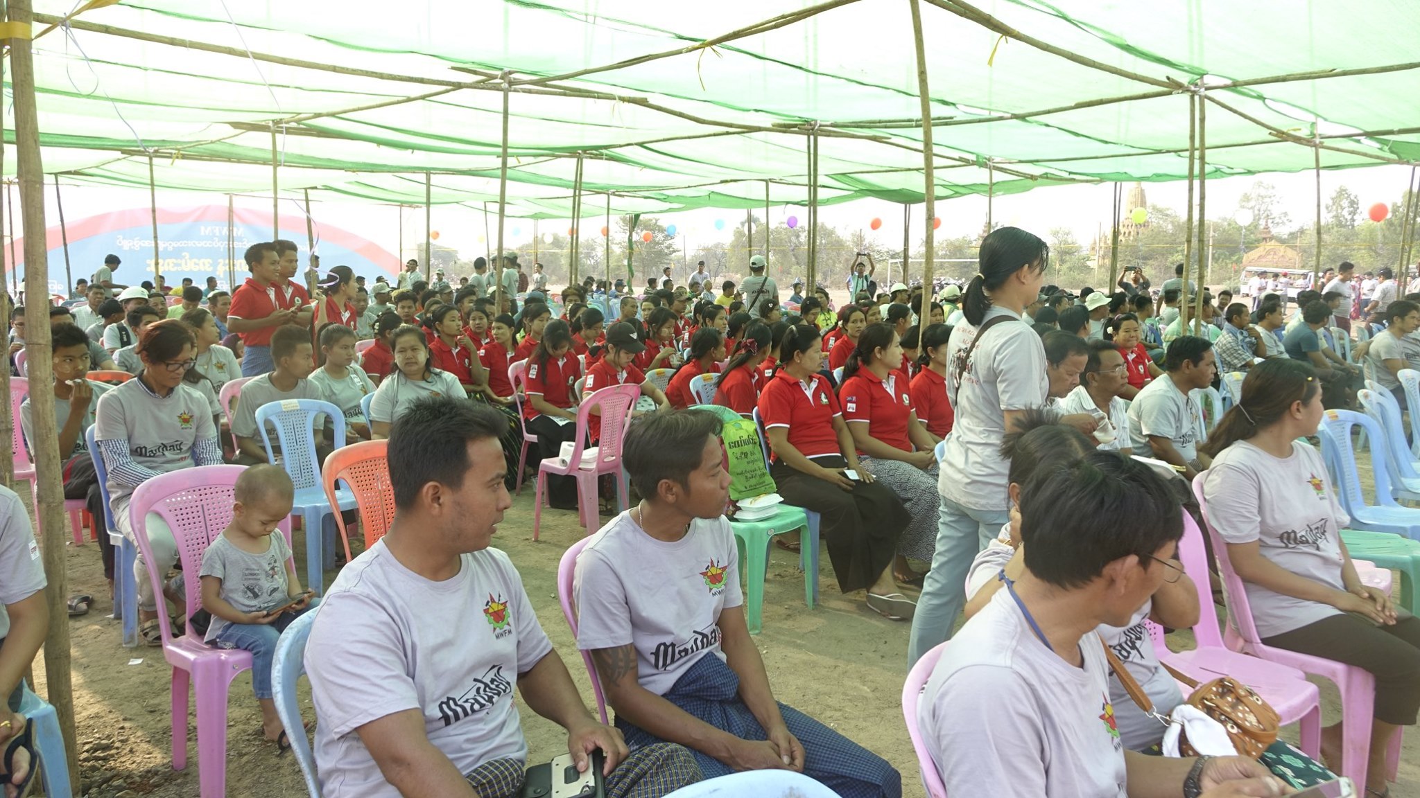 လက္ပံေတာင္းေတာင္က သတၱဳတြင္းအလုပ္သမားမ်ား ေမေဒးေန႔ အခမ္းအနားက်င္းပ
