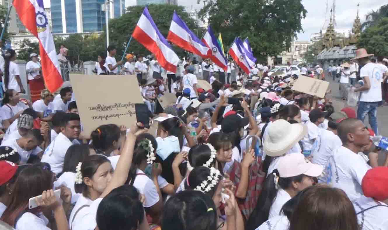 အလုပ္သမား ရပုိင္ခြင့္မ်ားအတြက္ ရန္ကုန္တြင္ အလုပ္သမားမ်ားဆႏၵျပ