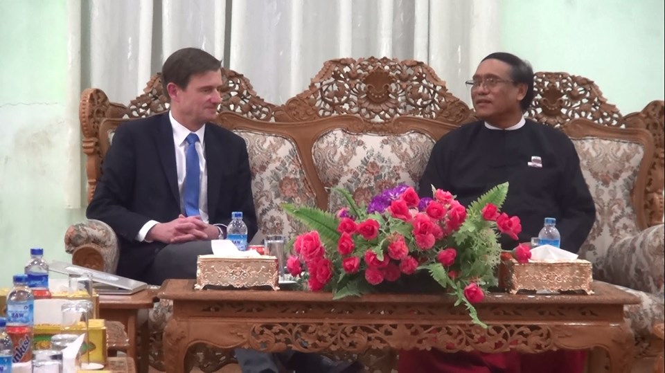 ဒုကၡသည္အေရး အေမရိကန္ လက္ေထာက္ႏုိင္ငံျခားေရးဝန္ႀကီးႏွင့္ ရခုိင္လႊတ္ေတာ္ဥကၠ႒ ေဆြးေႏြး