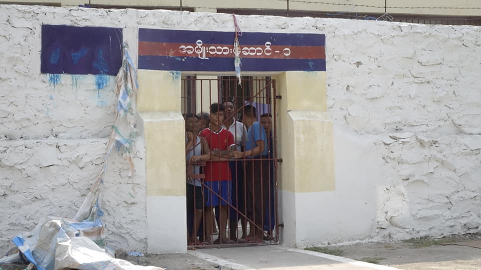 ေရႊဘိုအက်ဥ္းေထာင္ဆူပူမႈ ပစ္ခတ္ႏွိမ္နင္း၊ ၄ ဦးေသဆံုး (႐ုပ္သံ)