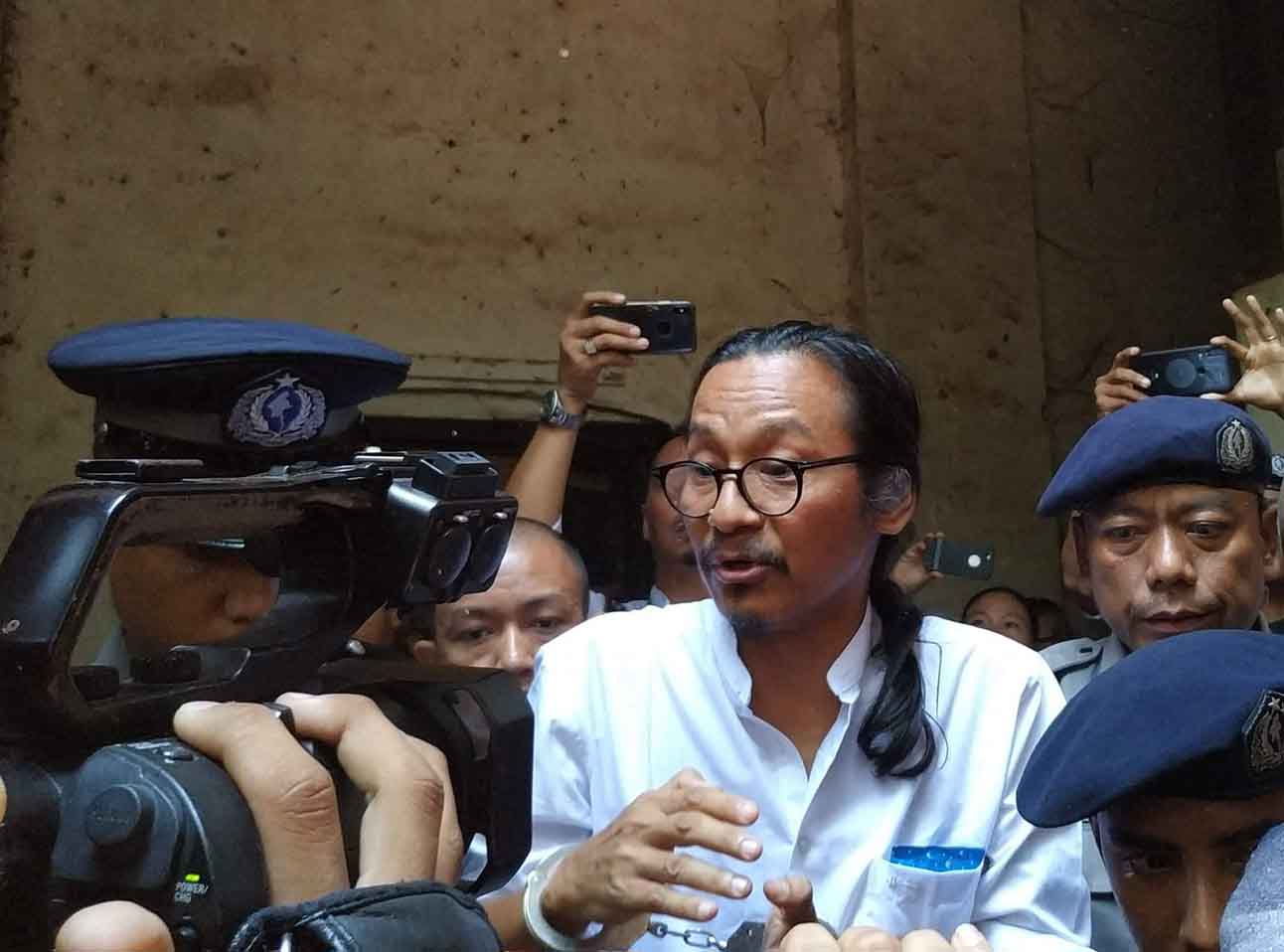 ျပစ္မႈတခုတည္းကို ပုဒ္မႏွစ္ခုျဖင့္ တရားစြဲသည့္အေပၚ ဒါ႐ုိက္တာ မင္းထင္ကုိကုိႀကီး ေ၀ဖန္