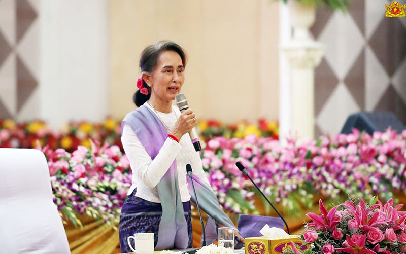 အတိုင္​ပင္​ခံပုဂၢိဳလ္​ ​ေဒၚ​ေအာင္​ဆန္​းၾကည္​ မ​ေကြးတိုင္​းလူထုႏွင့္ ​ေတြ႔ဆံုပြဲ ျပဳလုပ္