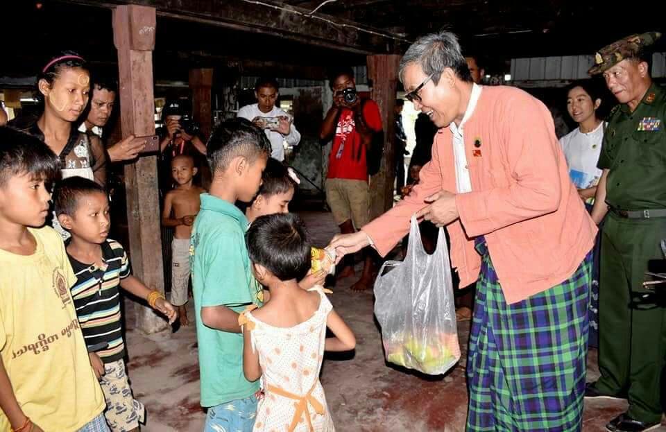 စစ္​​ေျပးဒုကၡသည္​ ၁၀၀ ေက်ာ္ စစ္ေတြၿမိဳ႕ေပၚသို႔ ထြက္ေျပးခိုလႈံ