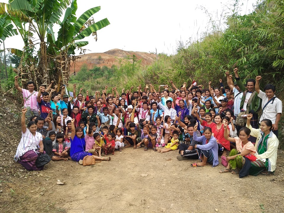 ဘန္းေခ်ာင္းေက်ာက္မီးေသြးတြင္း ထာ၀ရ ရပ္ေပးရန္ ေဒသခံမ်ား ေတာင္းဆုိ