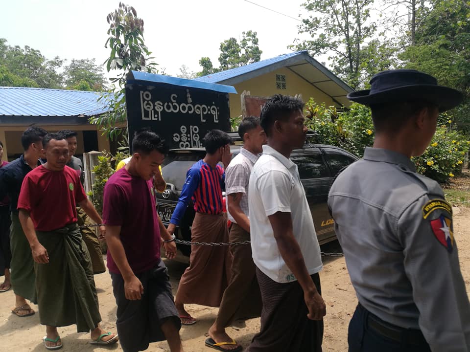 ကသည္းလက္နက္ကိုင္ ၂၄ ဦးကုိ ေထာင္ဒဏ္ ၂ ႏွစ္စီခ်မွတ္