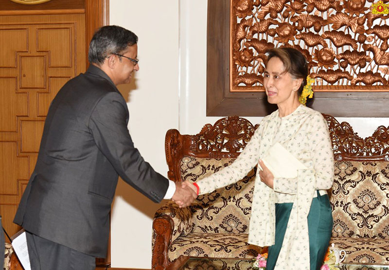 ေဒၚေအာင္ဆန္းစုၾကည္ႏွင့္ အိႏၵိယကာကြယ္ေရးအတြင္းဝန္ နယ္စပ္လုံၿခံဳေရးကိစၥ ေဆြးေႏြး