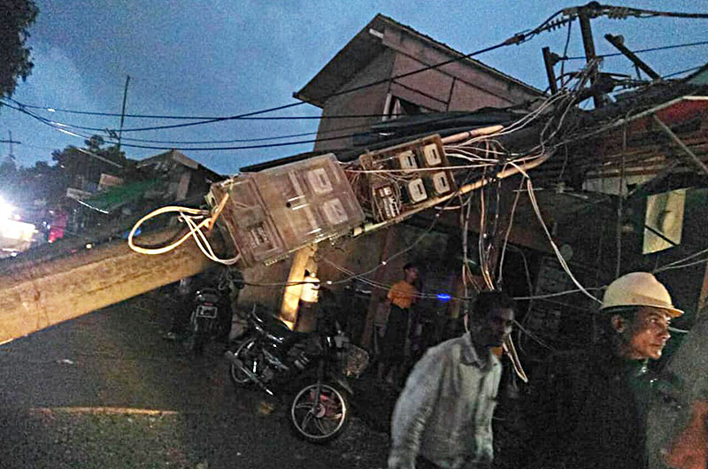 ေလမုိးထန္ျခင္းေၾကာင့္ ဓာတ္အားလုိင္းႀကိဳးမ်ား ျပတ္က်၊ လွ်ပ္စစ္အႏၱရာယ္ သတိေပး