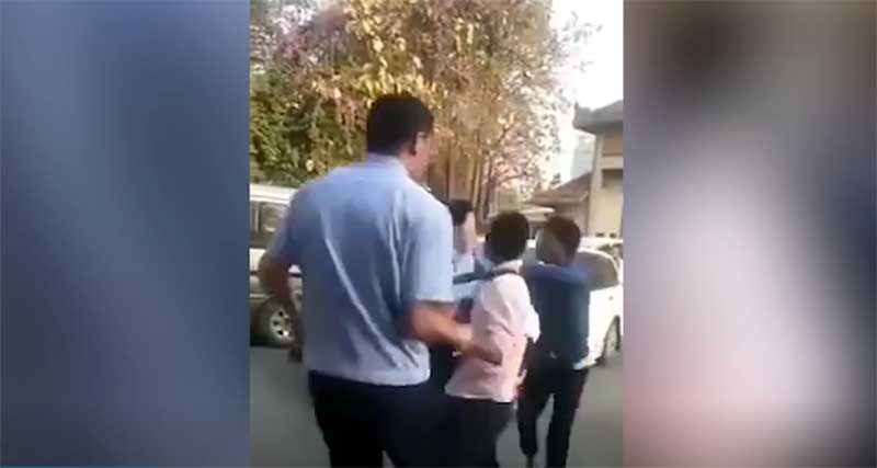 တ႐ုတ္ရဲႏွင့္ ျမန္မာယာဥ္ေမာင္းအခ်ိဳ႕ ႐ုန္းရင္ဆန္ခတ္ျဖစ္ (႐ုပ္သံ)