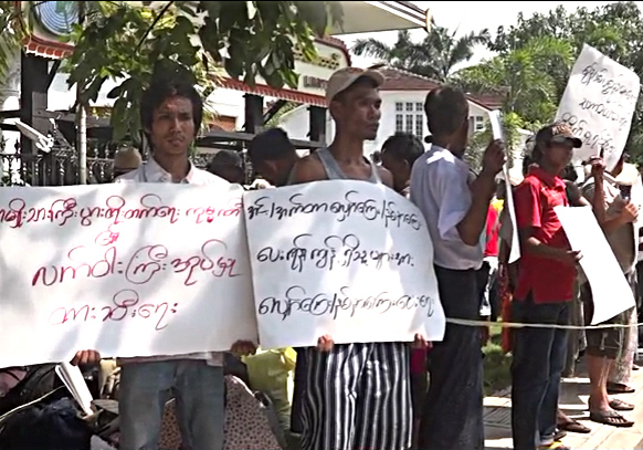 မုိးထိမုိးမိ ေ႐ြွႊလုပ္သားမ်ား ဆနၵျပ (ဓာတ္ပုံ)