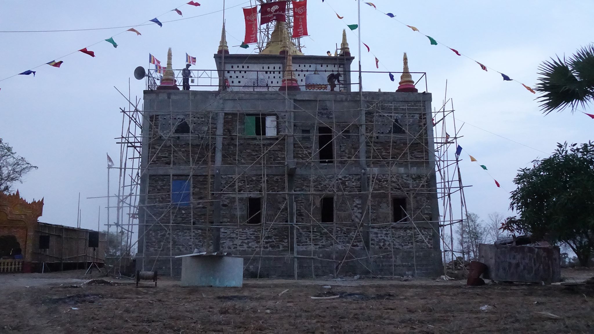အရက္သမားမ်ား၏ အလႉေငြျဖင့္ ေစတီတည္