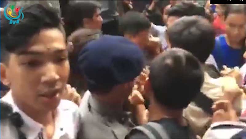 ေဒါင္းတုိ႔မ်ဳိးဆက္သံခ်ပ္အဖြဲ႔ကို တရား႐ုံးထုတ္ရာတြင္ ႐ုန္းရင္းဆန္ခတ္ျဖစ္ပြား (႐ုပ္သံ)