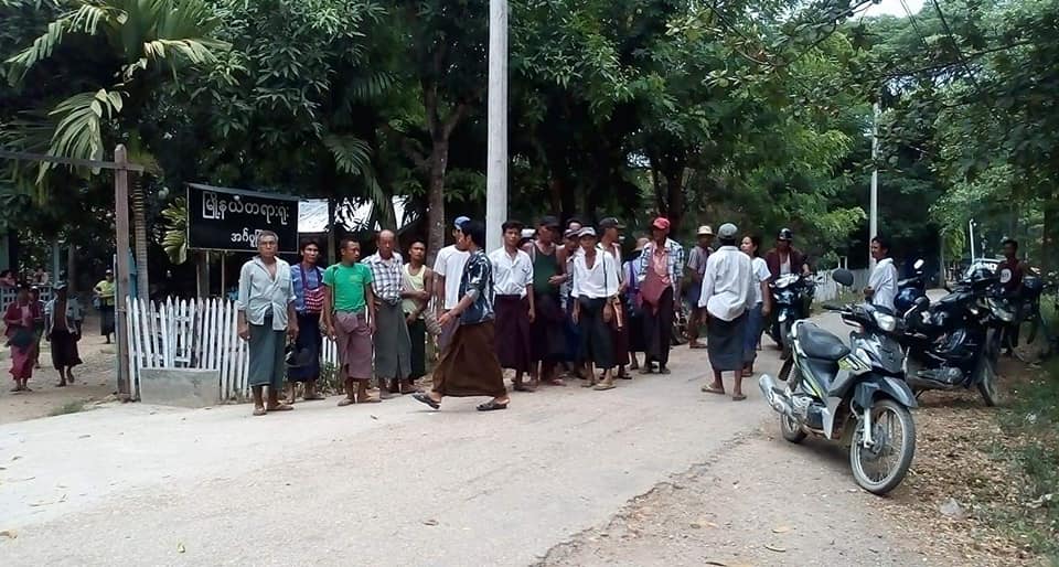 တပ္ပုိင္ေျမက်ဴးေက်ာ္မႈျဖင့္ တရားစြဲထားသည့္ ထြန္းဧရာရြာသား ၂၃ ဦးကုိ ႐ုံးထုတ္