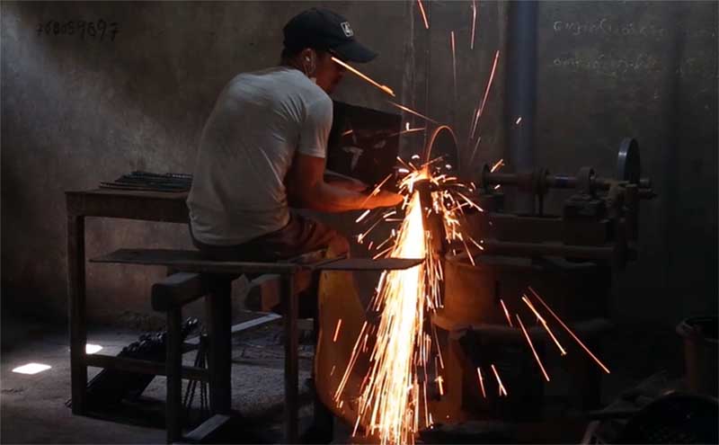 စက္မႈဇုန္မ်ား ဖြံ႔ၿဖိဳးေရး မူ၀ါဒတရပ္ခ်မွတ္ အေကာင္အထည္ေဖာ္ရန္လုိအပ္ဟုဆုိ