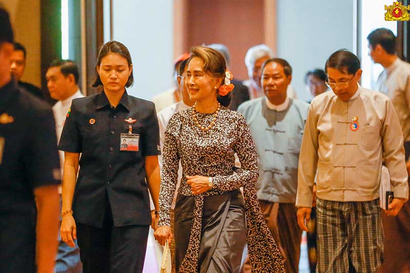 ႏုိင္ငံေတာ္ အတုိင္ပင္ခံ ပုဂၢိဳလ္ ဇြန္လထဲ ခ်က္ႏုိင္ငံ သြားမည္