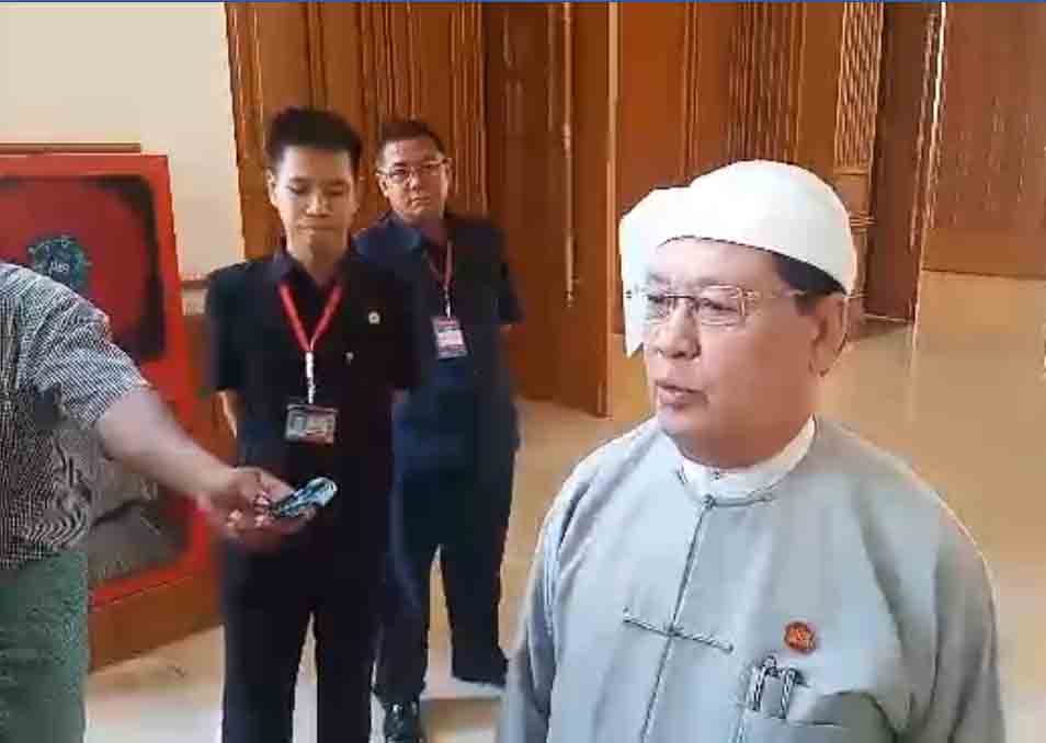 လာအိုေရာက္ ျမန္မာအလုပ္သမားမ်ား တရား၀င္ေနထိုင္ခြင့္ရရွိရန္ ညိႇႏိႈင္းေန
