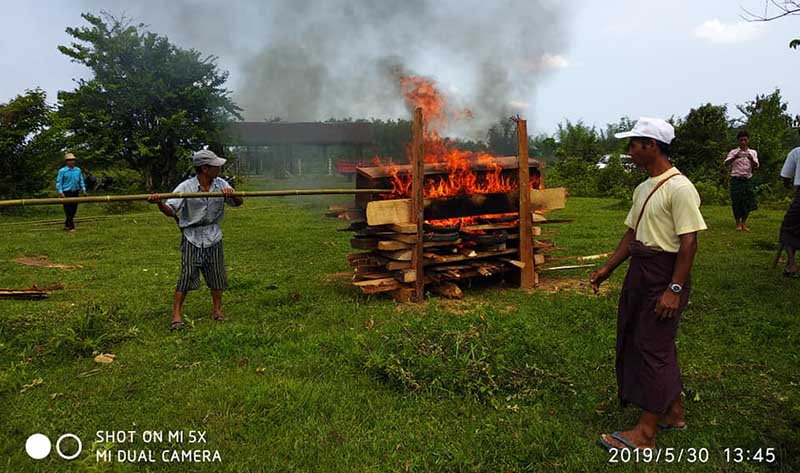 မစိမ့္ထက္ ႐ုပ္အေလာင္းကုိ ပူတာအုိတြင္ မီးသၿဂႋဳဟ္