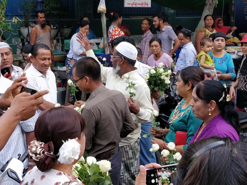 ခ်မ္ေအးသာစံၿမိဳ႕နယ္တြင္ ႏွင္းဆီျဖဴကမ္ပိန္း ျပဳလုပ္