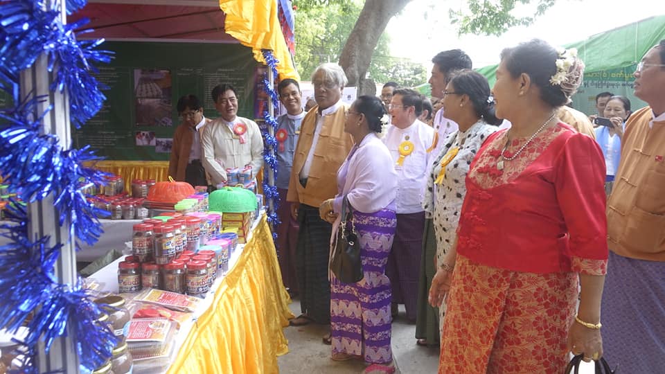 အေသးစား စက္မႈလက္မႈ ထုတ္ကုန္ႏွင့္ အႏုထည္ပစၥည္းျပပြဲ မံုရြာတြင္ ျပဳလုပ္