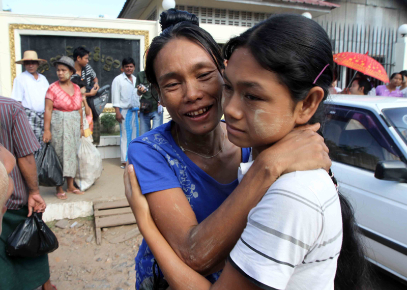 အက်ဥ္းသား ၄၅၂ ဦးကုိ လြတ္ျငိမ္းခြင့္ေပး