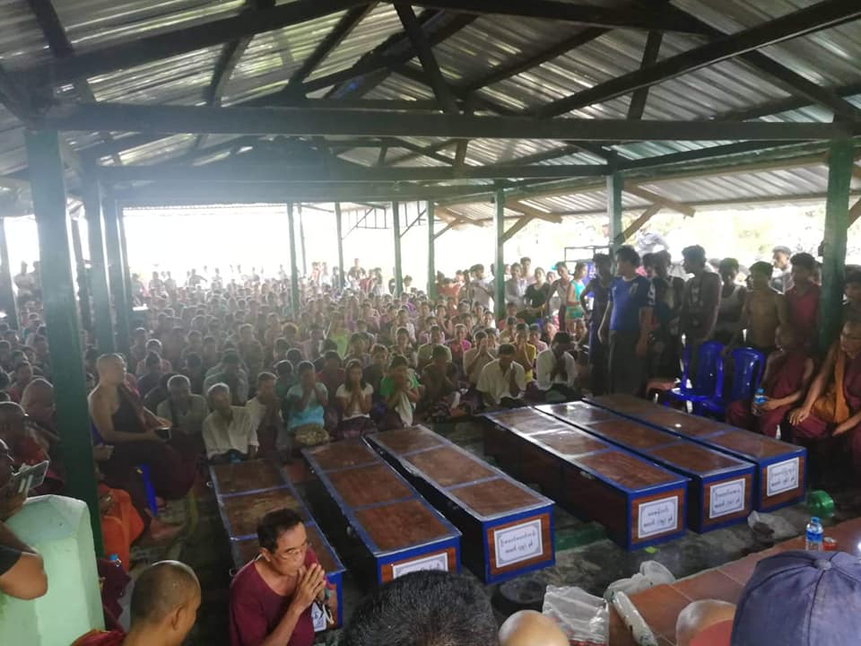 လက္​နက္​ႀကီးက်ည္ ထိမွန္ေသဆံုးသြားသည့္ စပါးထားရြာသား ၆ ဦးကို သၿဂဳႋဟ္