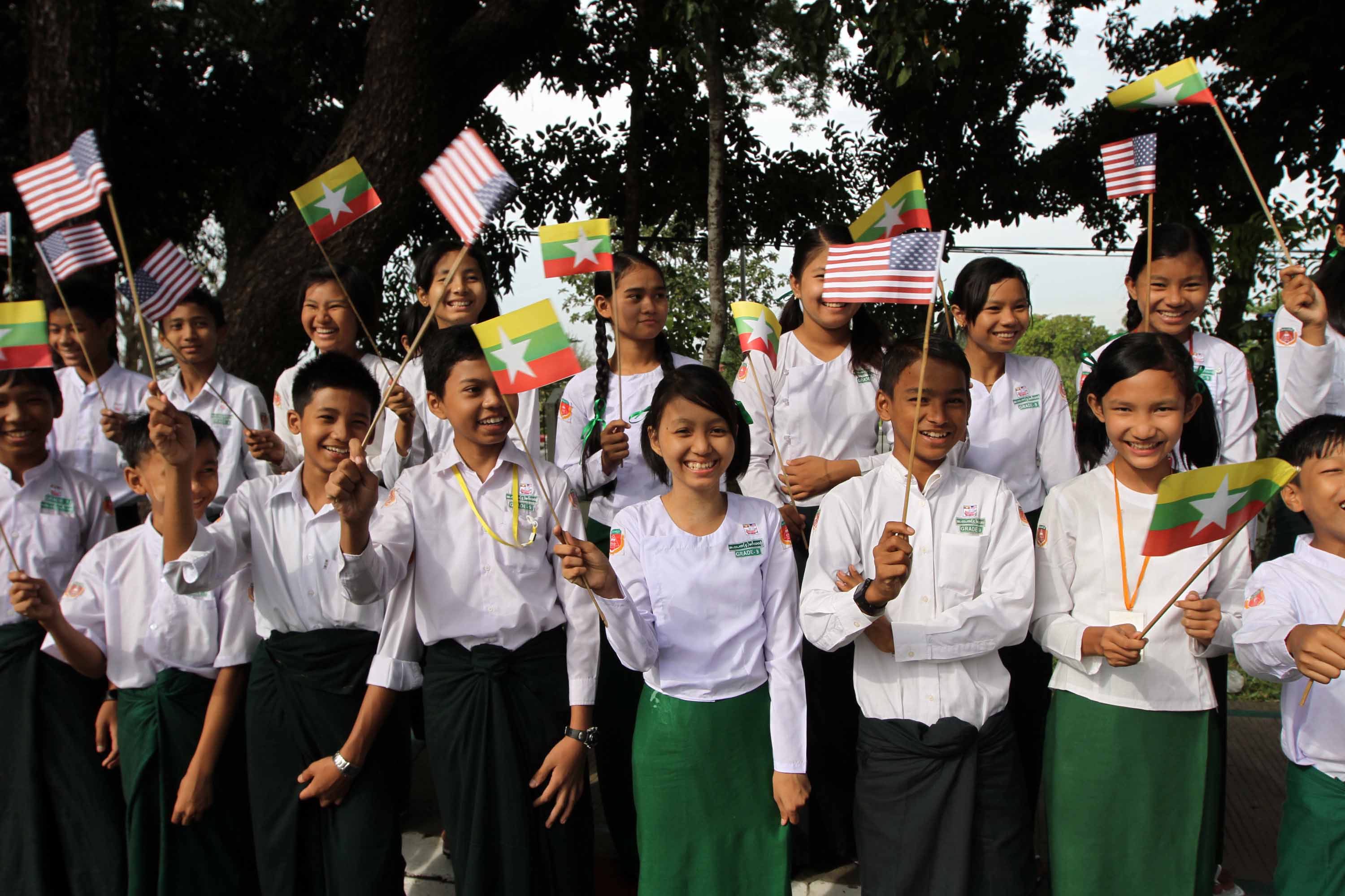 အေမရိကန္သမၼတ အုိဘားမားကုိ ၾကိုဆုိ (ဓာတ္ပုံ)