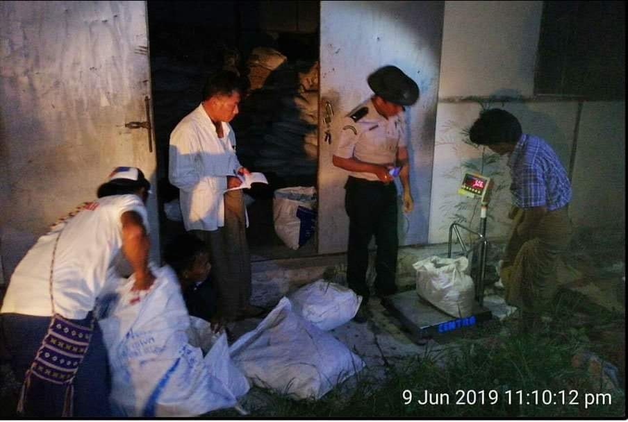 မႏၲေလး ၁၆ မိုင္ စစ္ေဆးေရးဂိတ္တြင္ သင္းေခြခ်ပ္အခြံ ပိႆာ ၄၀ ခန္႔ ဖမ္းဆီးရမိ