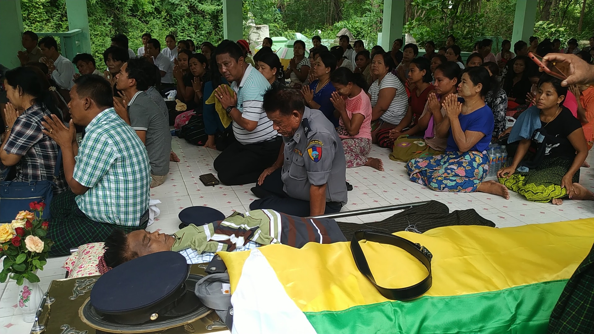 ေသနတ္ျဖင့္ ေတ့ပစ္ေသဆံုးသြားခဲ့သည့္ ပုသိမ္ႀကီးၿမိဳ႕နယ္ရဲမႉး၏ စ်ာပနက်င္းပ