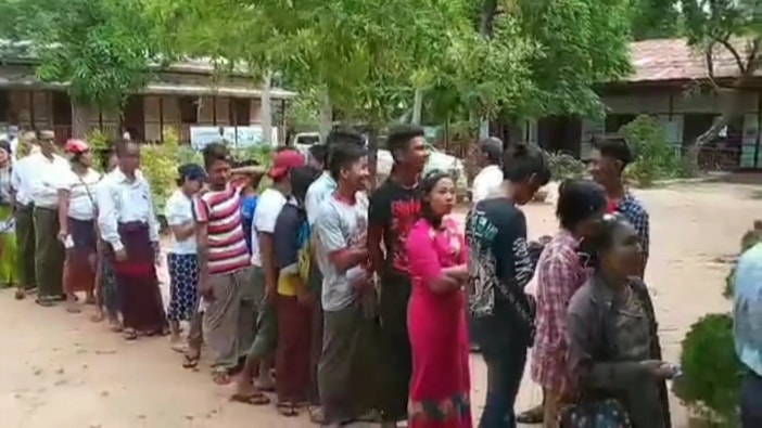 တကၠသိုလ္​ဝင္​စာ​ေမးပြဲ အမွတ္​စာရင္​း​ ၾကားျဖတ္တုိးေ၀ွ႔ထုတ္ယူမႈမ်ားေၾကာင့္ ၾကန္႔ၾကာဟုဆုိ