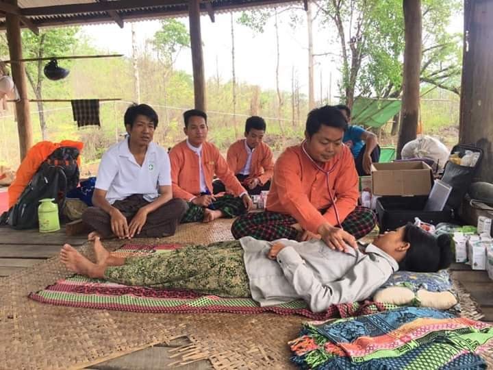 အ႐ိႈခ်င္​းတိုင္​းရင္​းသား​ေက်းရြာ​မ်ားတြင္ မလြန္​-မင္​းလွ ပရဟိတအဖြဲ႔က အခမဲ့ ေဆးကုေပး