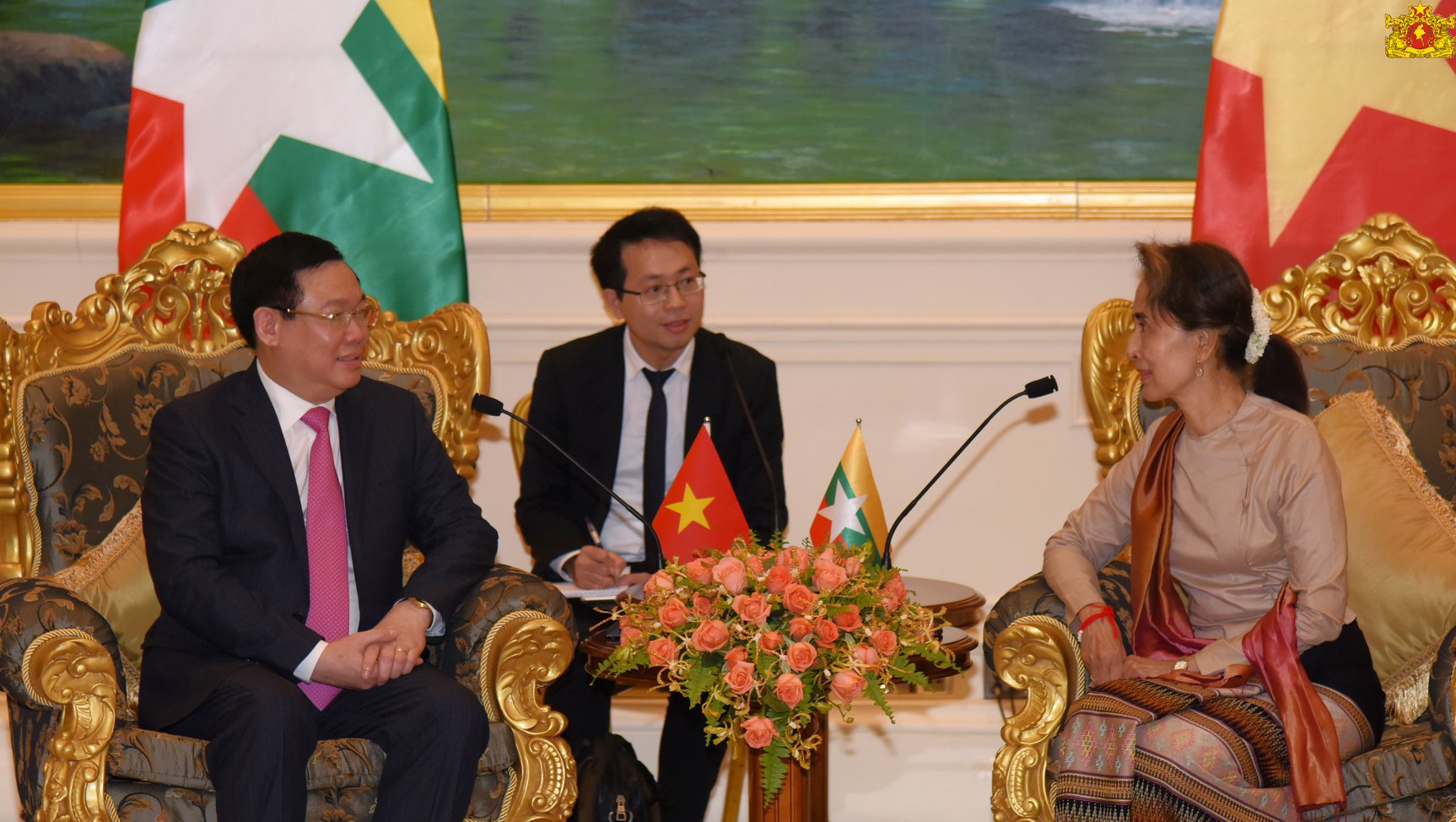 ႏိုင္ငံေတာ္အတုိင္ပင္ခံပုဂၢိဳလ္ႏွင့္ ဗီယက္နမ္ ဒုဝန္ႀကီးခ်ဳပ္တို႔ ေတြ႔ဆံုေဆြးေႏြး