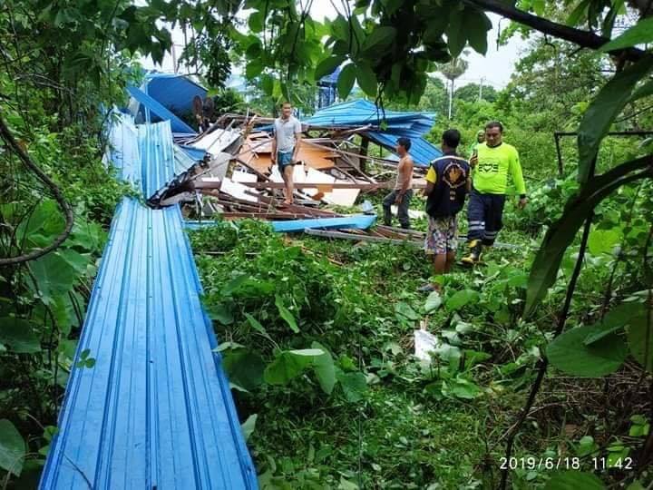 ေမာ္လၿမိဳင္ၿမိဳ႕နယ္တြင္ ေလဆင္ႏွာေမာင္းတိုက္ခတ္ လူေနအိမ္အခ်ဳိ႕ပ်က္စီး  