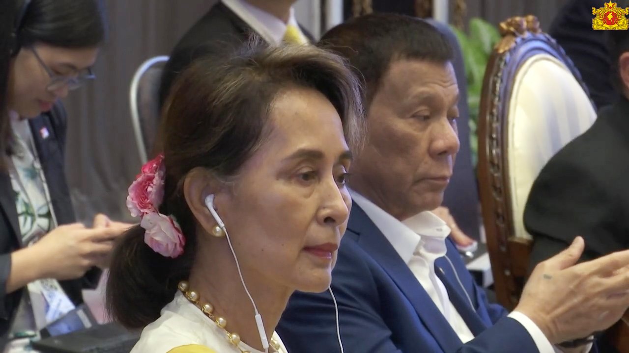 ေဒၚေအာင္ဆန္းစုၾကည္ အာဆီယံထိပ္သီးအစည္းအေ၀း တက္ေရာက္