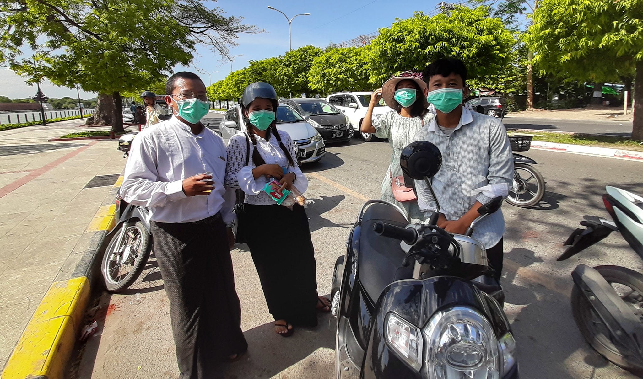 မႏၱေလးတြင္ H1N1 ႀကိဳတင္ကာကြယ္ေရး အသိပညာေပးစာေဆာင္ႏွင့္ ႏွာေခါင္စည္းမ်ား ေဝငွ