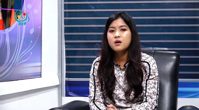 ‘တေက်ာ့ႏွစ္ေက်ာ့ေတးကိုသီ’ သီခ်င္းကို တီးလံုးမပါဘဲ ျပန္ဆိုျပခဲ့သည့္ ေဟဇယ္လ္ (႐ုပ္သံ)