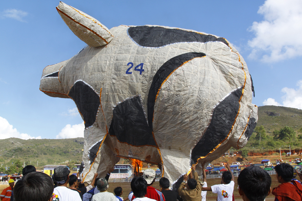 ေတာင္ၾကီး တန္ေဆာင္တုိင္ မီးပုံးပ်ံပြဲေတာ္